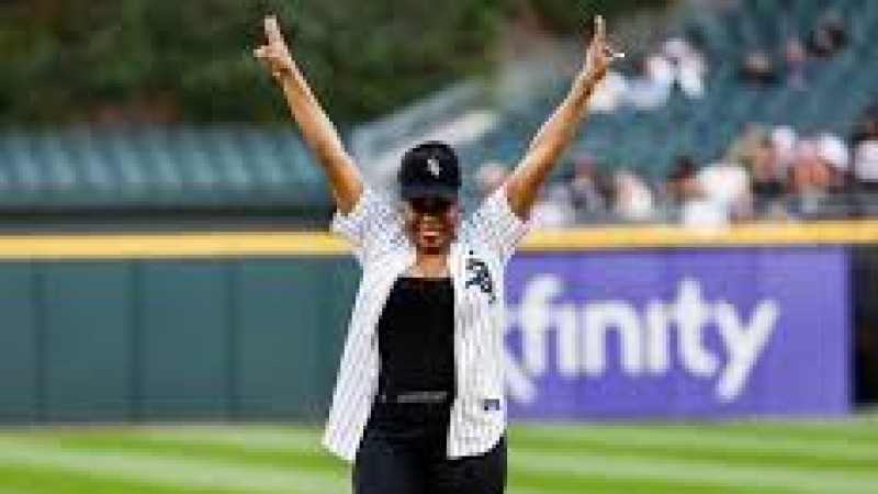 Rapper Shawnna joins White Sox history with ceremonial first pitch